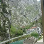 Hostal Poncebos *