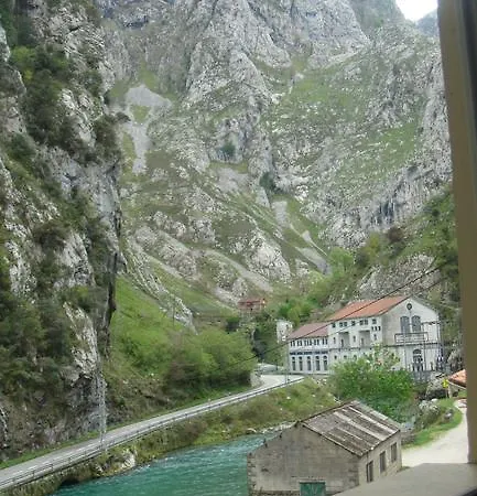 Hostal Poncebos *