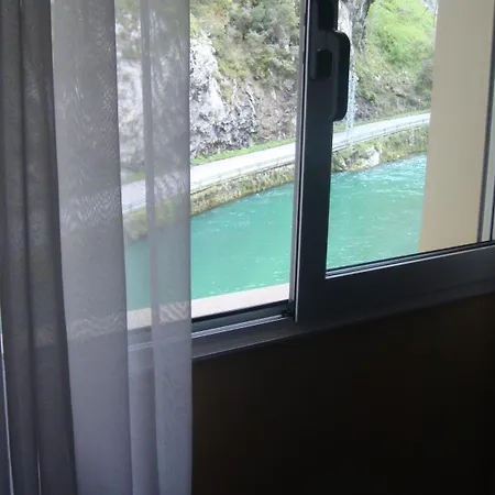 Hostal Poncebos Konukevi Poncebos