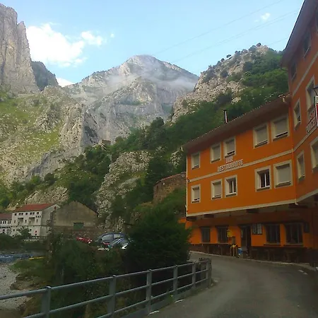 Hostal Poncebos *